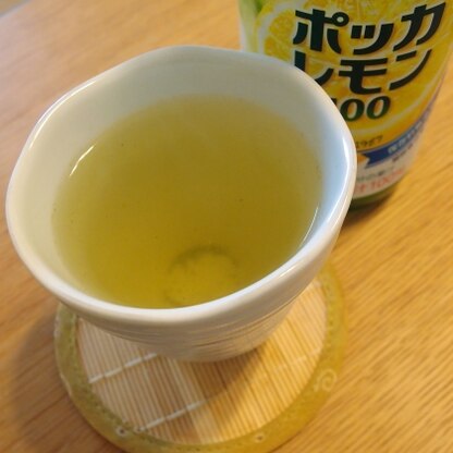 風邪予防に作りました。緑茶に蜂蜜レモン、意外でしたが美味しかったです。あったまりました。ご馳走様☆